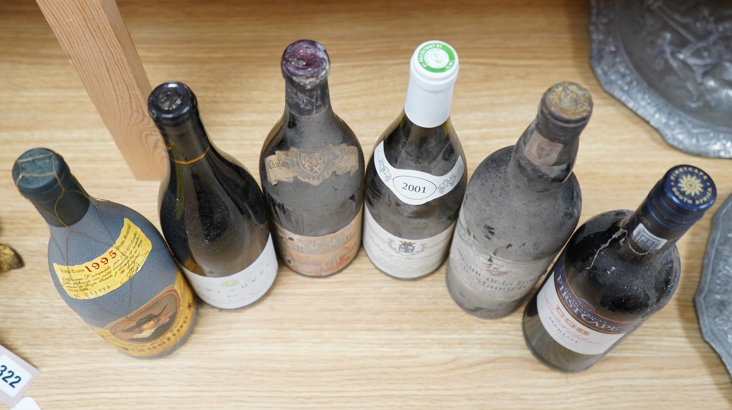 Six bottles of mixed wine to include; a bottle of Muscat, Domaine de La Trappe, a bottle of Puligny Montrachet 2001, a bottle of Chateau de Pizarro Beaujolais Superieur 1964 and two other later bottles of wine. Condition